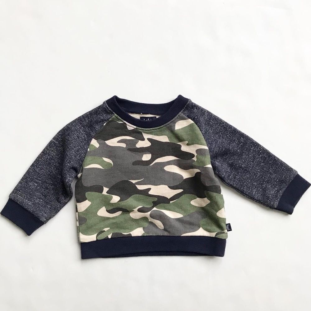 Oshkosh camo print sweatshirt  EUC 6 months: